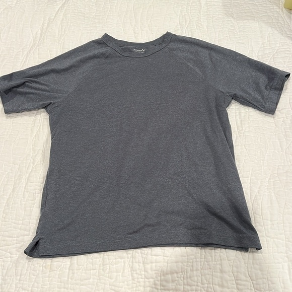 Old Navy Active Cloud 94 Shirts - set of 2 - Picture 3 of 9